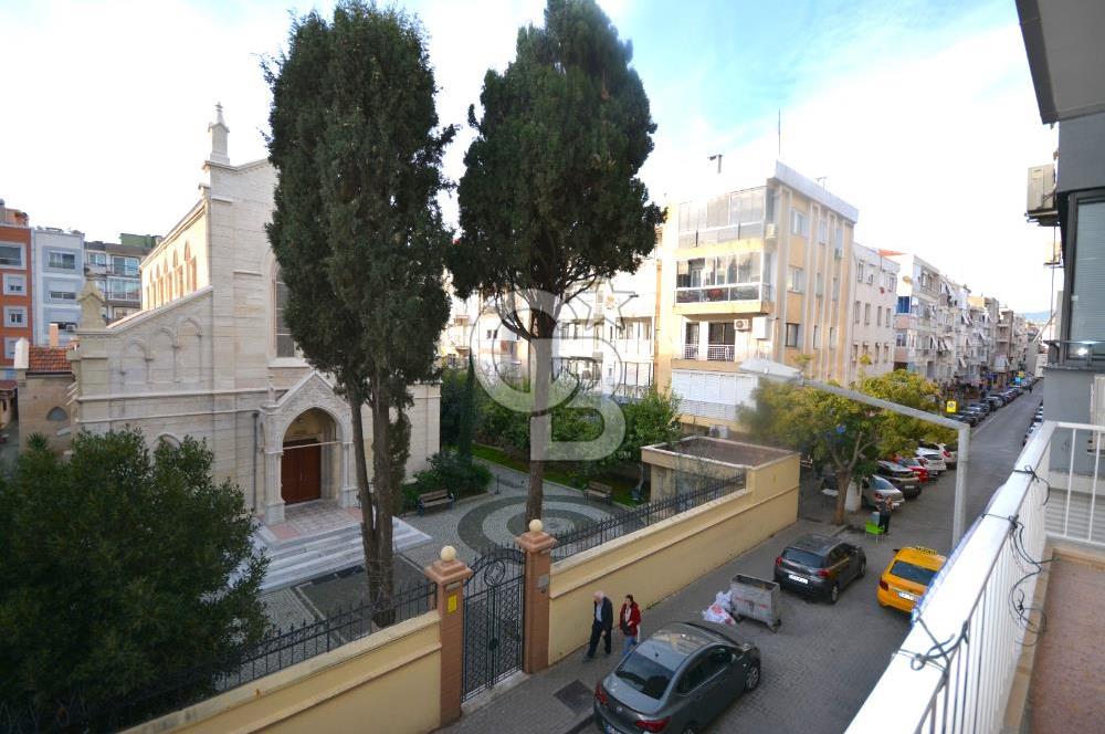 Karşıyaka Kilise Sokağında Satılık 125m2 3+1 Daire