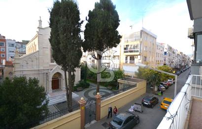 Karşıyaka Kilise Sokağında Satılık 125m2 3+1 Daire