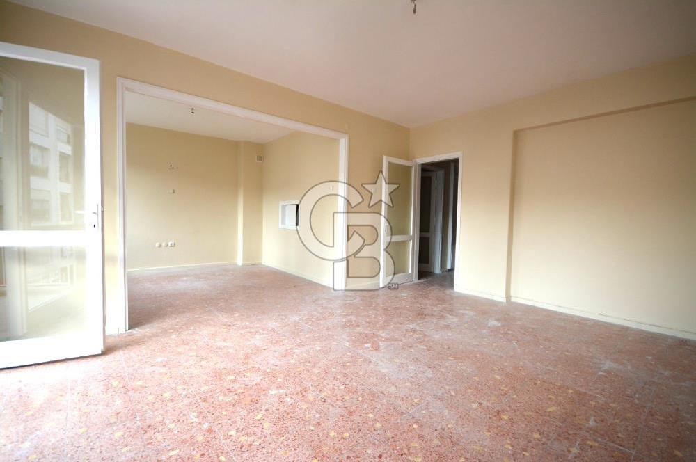 Karşıyaka Kilise Sokağında Satılık 125m2 3+1 Daire