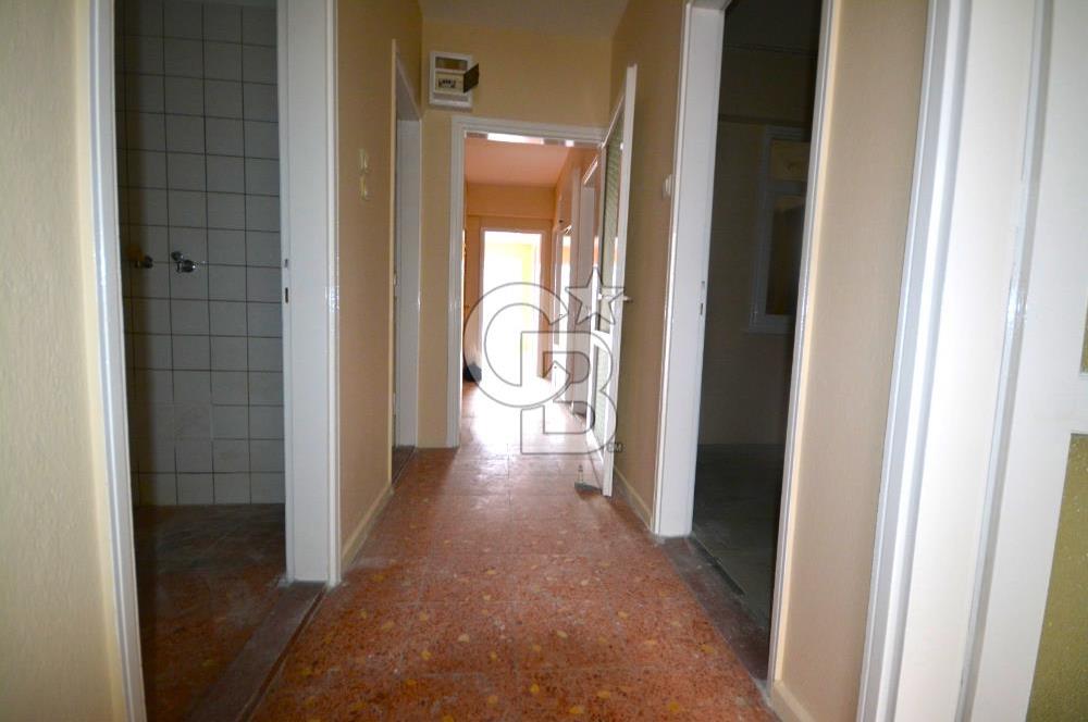 Karşıyaka Kilise Sokağında Satılık 125m2 3+1 Daire