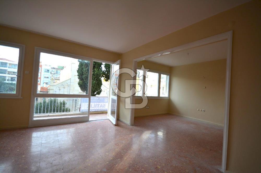 Karşıyaka Kilise Sokağında Satılık 125m2 3+1 Daire