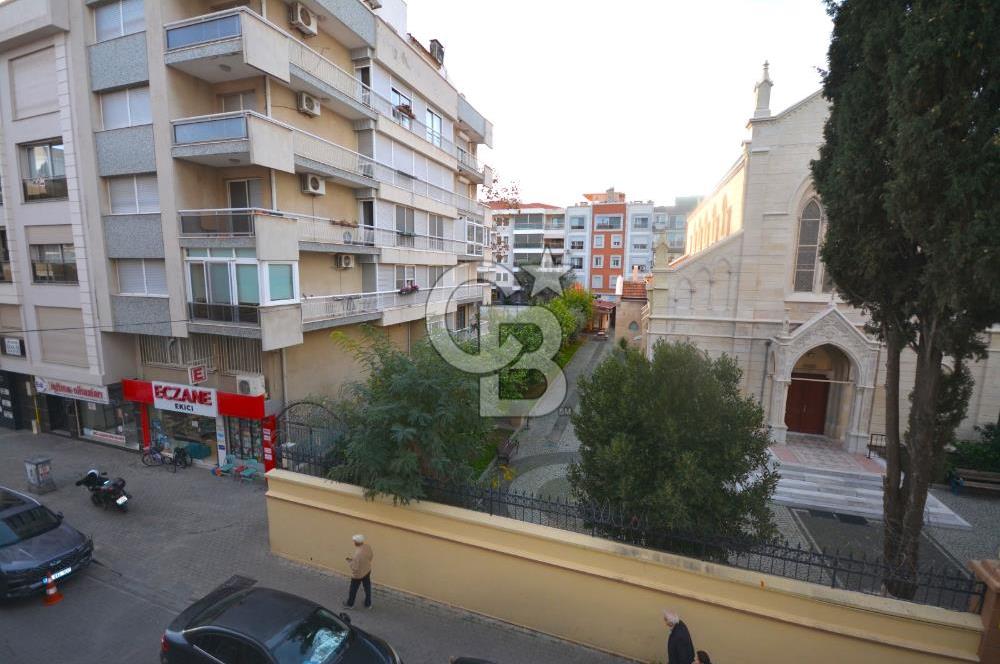 Karşıyaka Kilise Sokağında Satılık 125m2 3+1 Daire