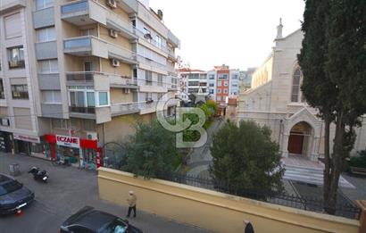 Karşıyaka Kilise Sokağında Satılık 125m2 3+1 Daire