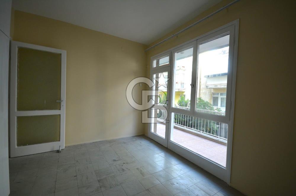 Karşıyaka Kilise Sokağında Satılık 125m2 3+1 Daire