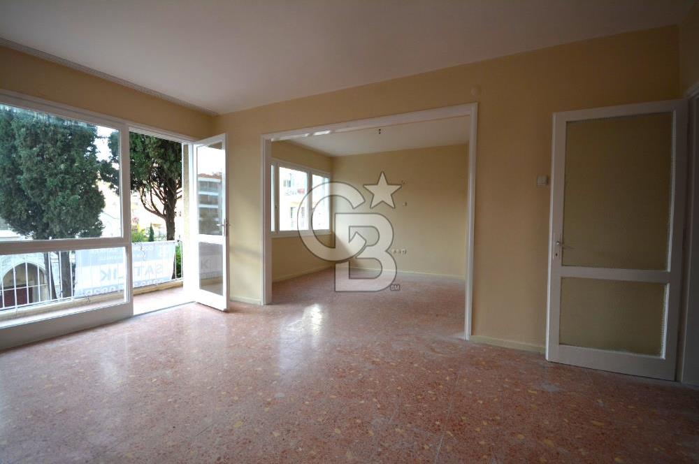 Karşıyaka Kilise Sokağında Satılık 125m2 3+1 Daire