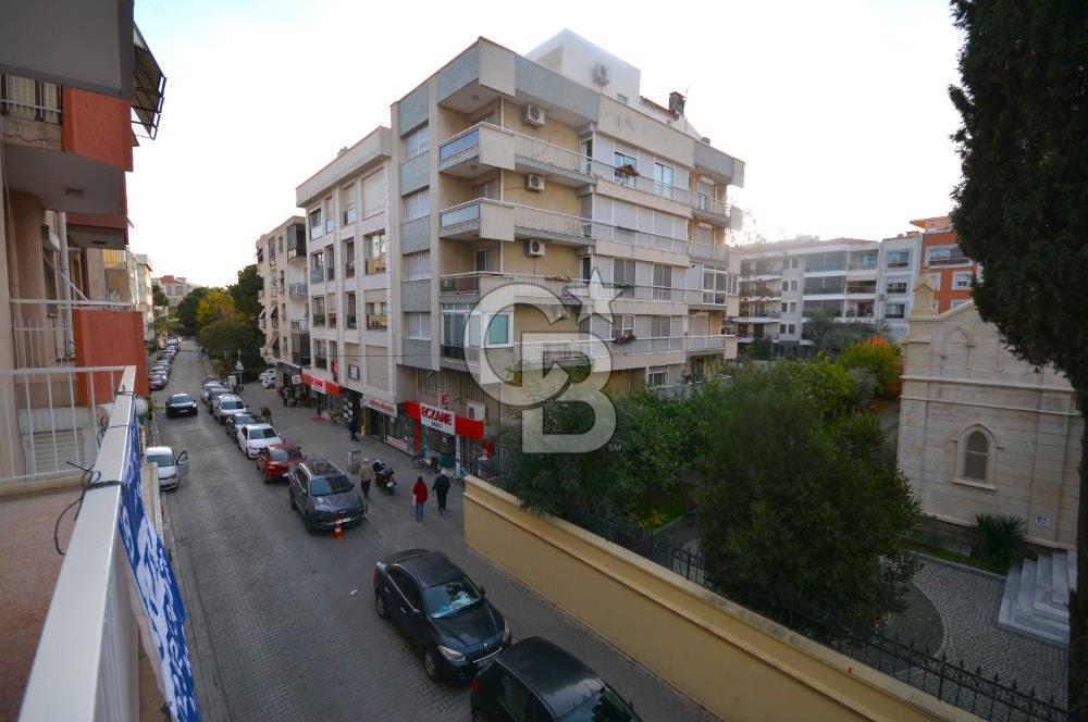 Karşıyaka Kilise Sokağında Satılık 125m2 3+1 Daire