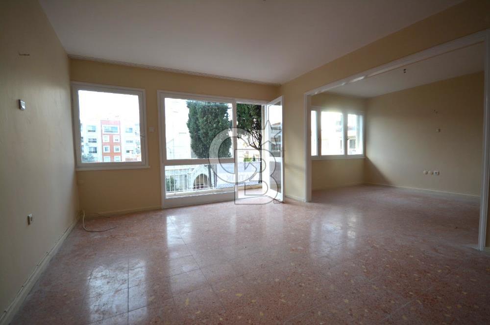 Karşıyaka Kilise Sokağında Satılık 125m2 3+1 Daire