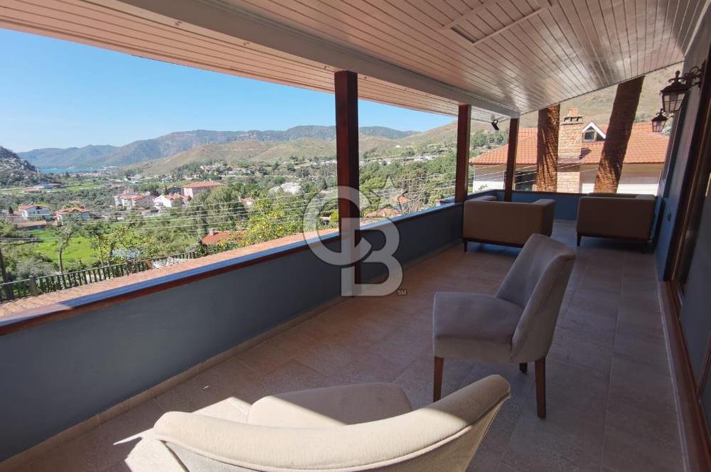 Hisarönü'nde Manzaralı,Ruhsatlı, Müstakil Geniş Aile Villası