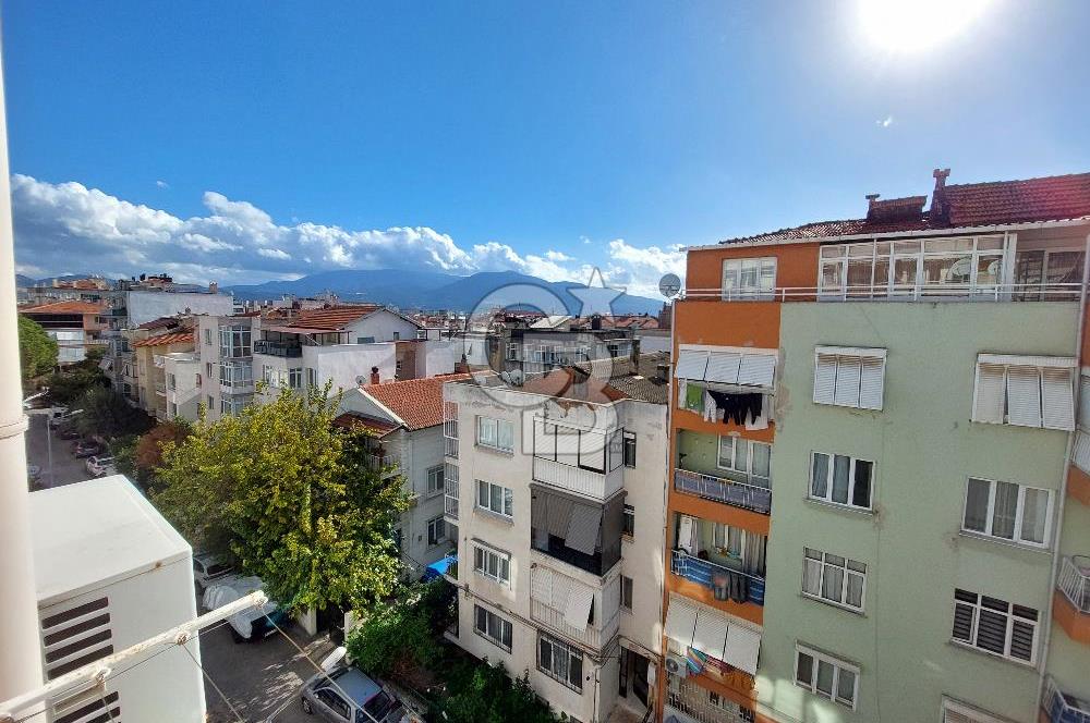Bornova Merkezde Satılık Kombili Arakat 3+1 Daire