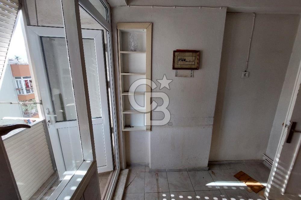 Bornova Merkezde Satılık Kombili Arakat 3+1 Daire