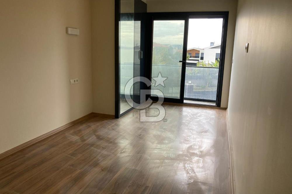 CB SMYRNA'DAN ÇEŞME ILICA'DA MÜSTAKİL HAVUZLU VİLLA