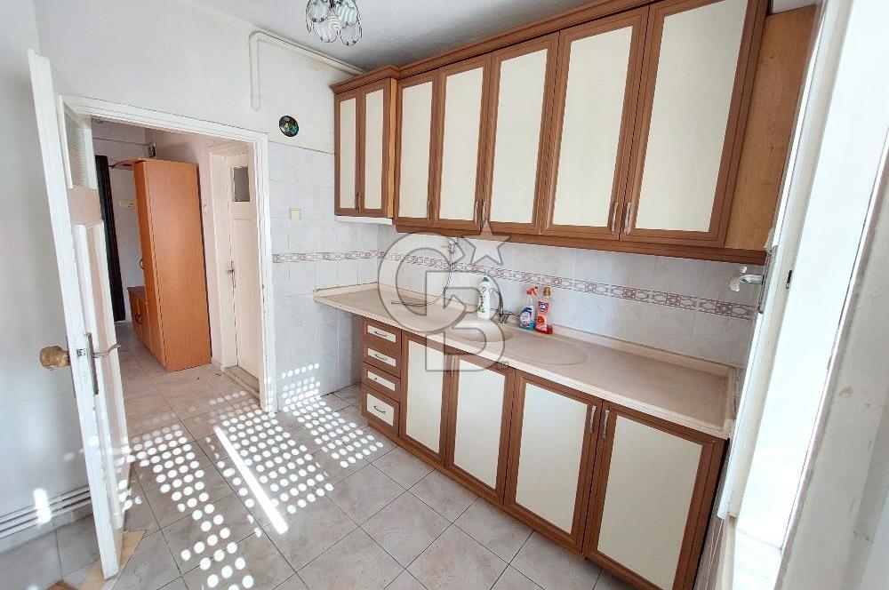 Bornova Merkezde Satılık Kombili Arakat 3+1 Daire