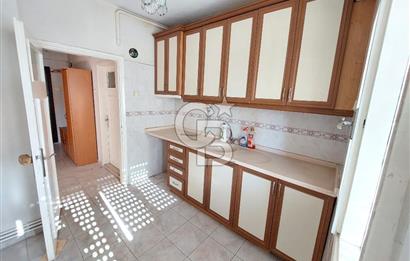 Bornova Merkezde Satılık Kombili Arakat 3+1 Daire