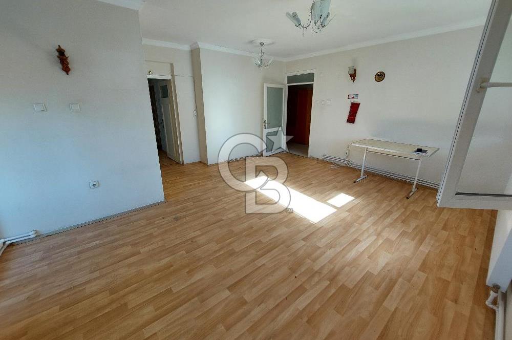 Bornova Merkezde Satılık Kombili Arakat 3+1 Daire