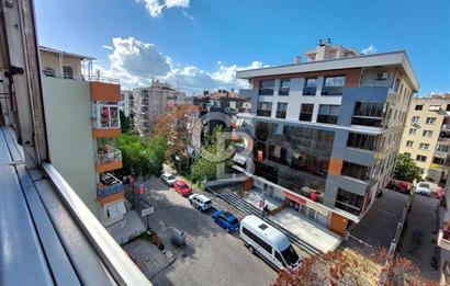 Bornova Merkezde Satılık Kombili Arakat 3+1 Daire