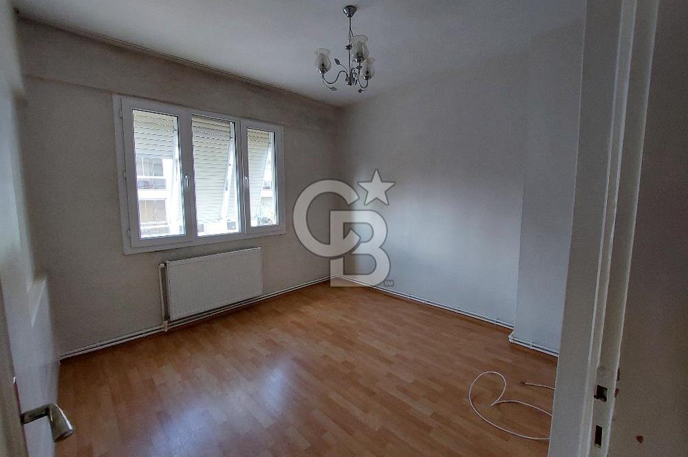 Bornova Merkezde Satılık Kombili Arakat 3+1 Daire