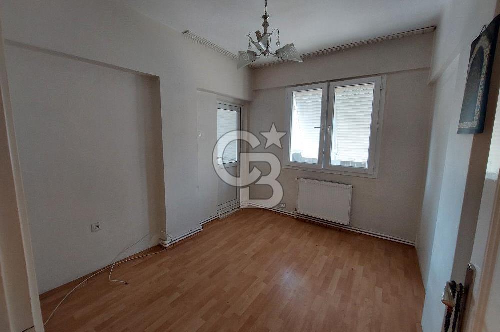 Bornova Merkezde Satılık Kombili Arakat 3+1 Daire
