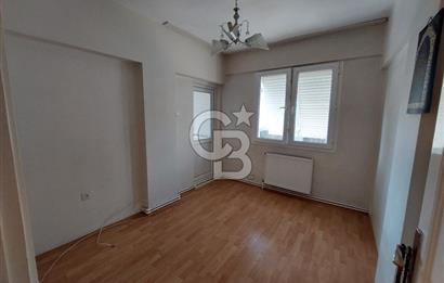 Bornova Merkezde Satılık Kombili Arakat 3+1 Daire