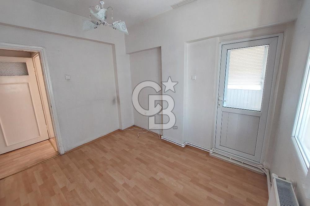 Bornova Merkezde Satılık Kombili Arakat 3+1 Daire