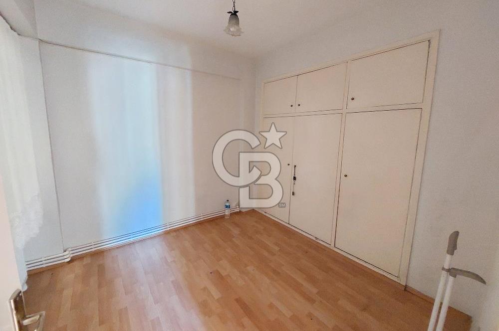 Bornova Merkezde Satılık Kombili Arakat 3+1 Daire