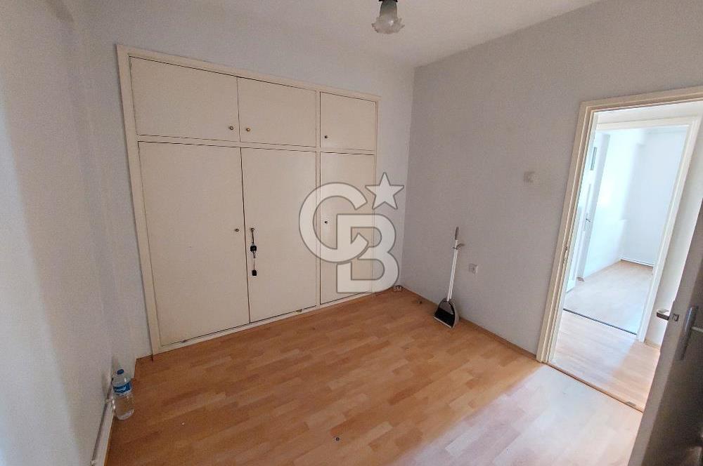 Bornova Merkezde Satılık Kombili Arakat 3+1 Daire