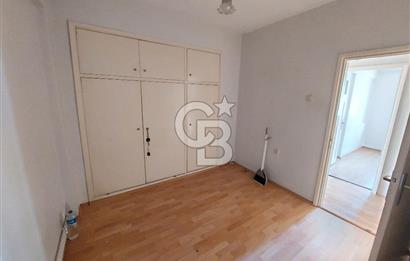 Bornova Merkezde Satılık Kombili Arakat 3+1 Daire