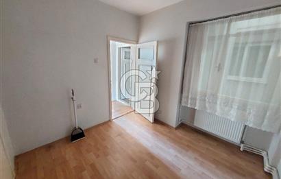 Bornova Merkezde Satılık Kombili Arakat 3+1 Daire