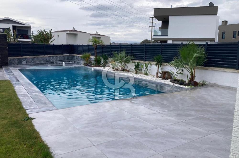 CB SMYRNA'DAN ÇEŞME ILICA'DA MÜSTAKİL HAVUZLU VİLLA