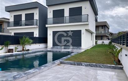 CB SMYRNA'DAN ÇEŞME ILICA'DA MÜSTAKİL HAVUZLU VİLLA