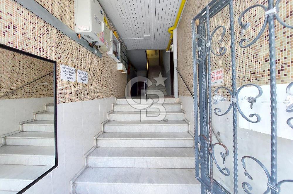 Bornova Merkezde Satılık Kombili Arakat 3+1 Daire