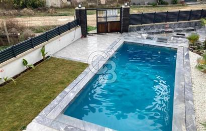 CB SMYRNA'DAN ÇEŞME ILICA'DA MÜSTAKİL HAVUZLU VİLLA