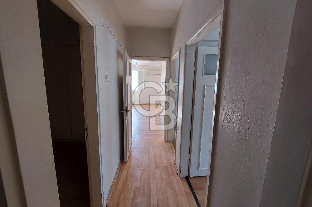 Bornova Merkezde Satılık Kombili Arakat 3+1 Daire