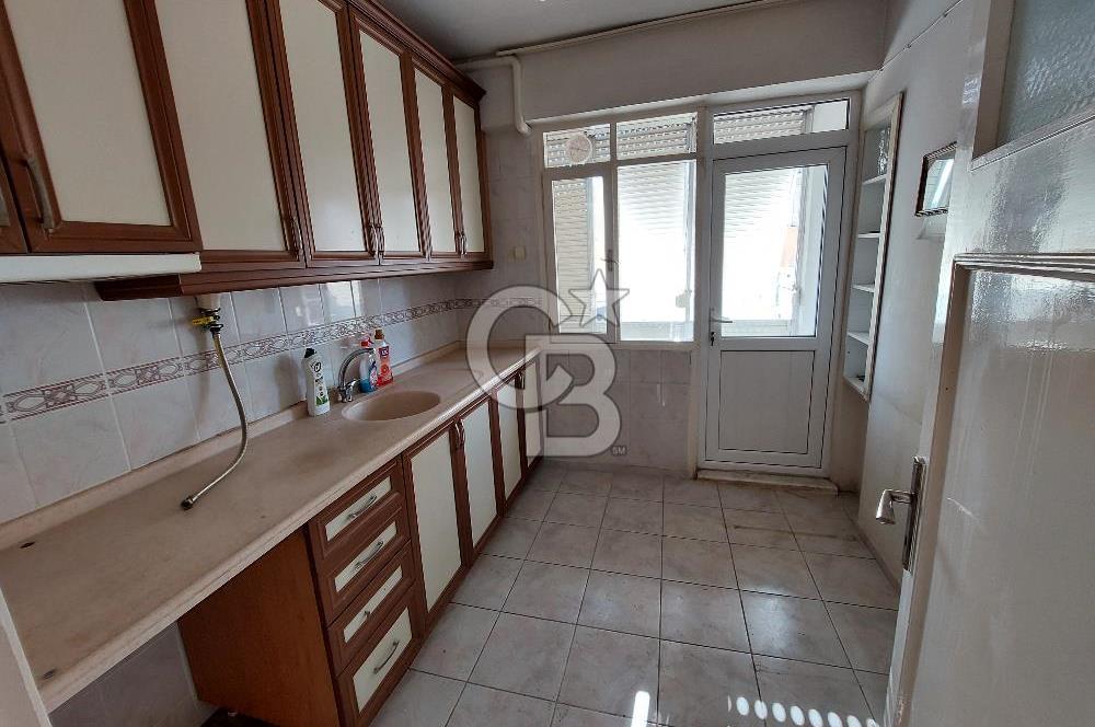 Bornova Merkezde Satılık Kombili Arakat 3+1 Daire