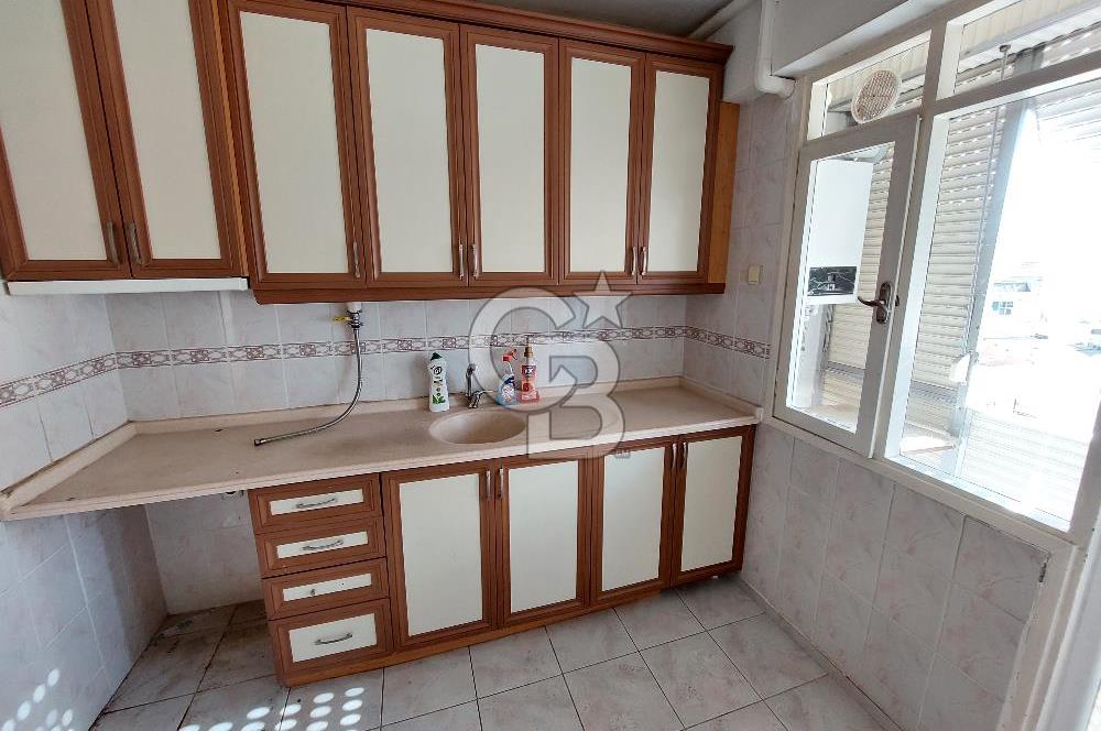 Bornova Merkezde Satılık Kombili Arakat 3+1 Daire