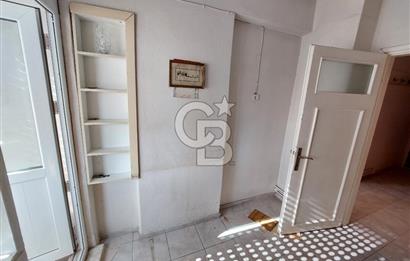Bornova Merkezde Satılık Kombili Arakat 3+1 Daire