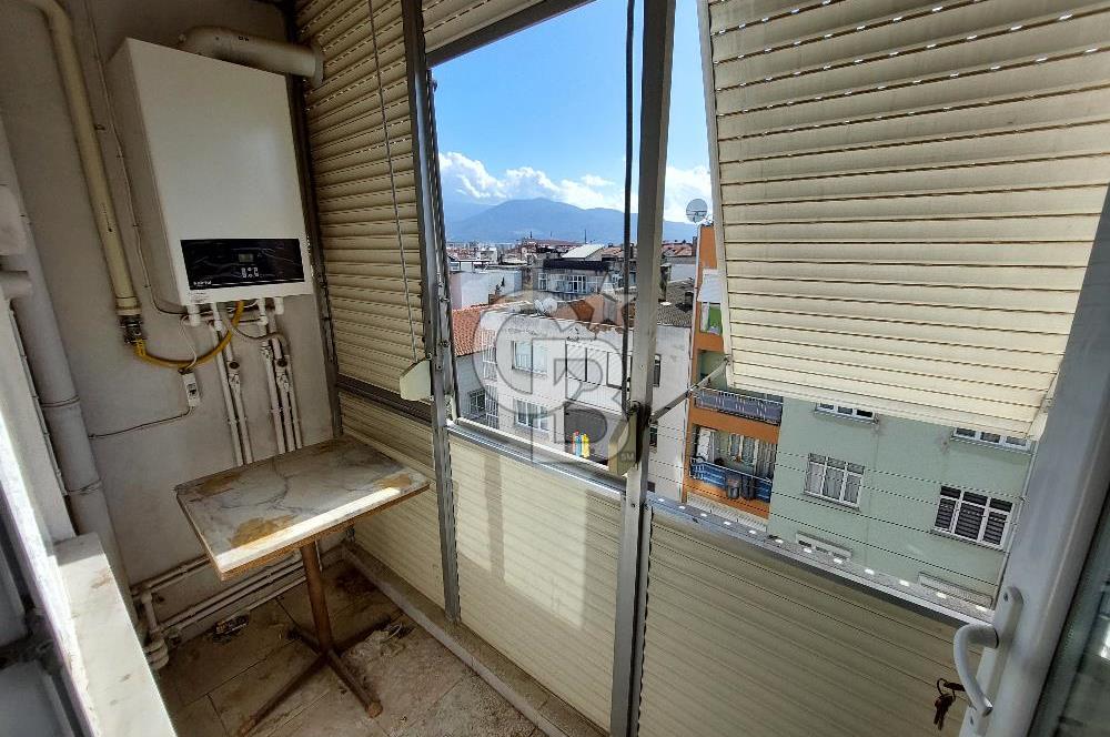 Bornova Merkezde Satılık Kombili Arakat 3+1 Daire