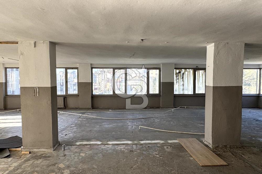 Kağıthane Çeliktepe'de Ana Cadde Üzerinde Kiralık Bina