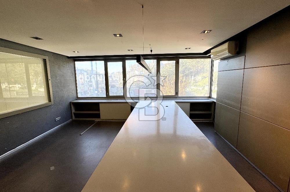 Kağıthane Çeliktepe'de Ana Cadde Üzerinde Kiralık Bina