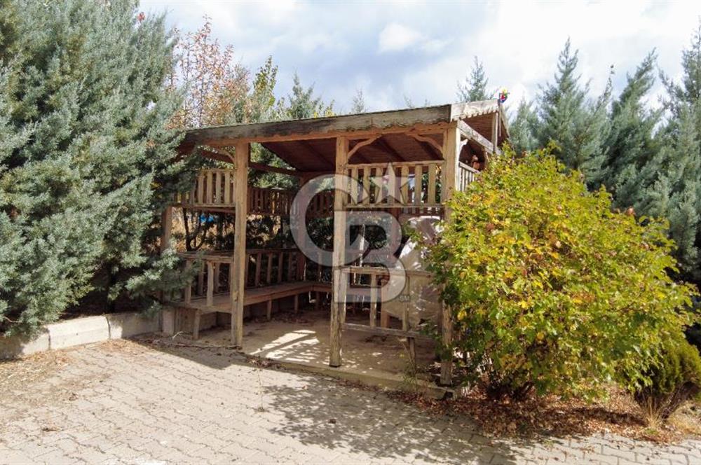 MEMLİK' DE 1300m2 İÇİNDE EŞYALI 1+1 EV BULUNAN SATILIK TARLA