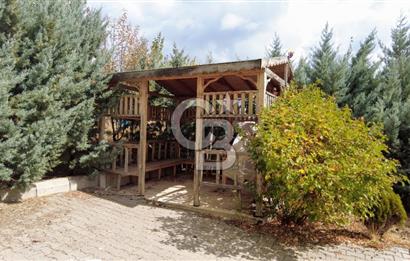 MEMLİK' DE 1300m2 İÇİNDE EŞYALI 1+1 EV BULUNAN SATILIK TARLA