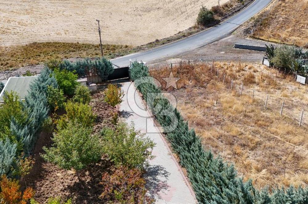 MEMLİK' DE 1300m2 İÇİNDE EŞYALI 1+1 EV BULUNAN SATILIK TARLA