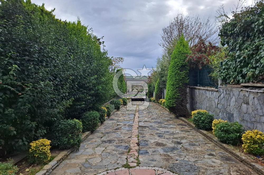 BÜYÜKÇEKMECE TEPEKENT'TE SATILIK 7+2 MÜSTAKİL HAVUZLU VİLLA
