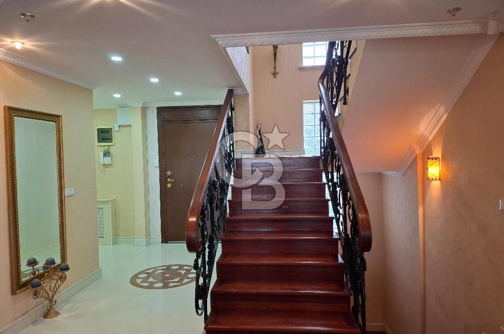 BÜYÜKÇEKMECE TEPEKENT'TE SATILIK 7+2 MÜSTAKİL HAVUZLU VİLLA