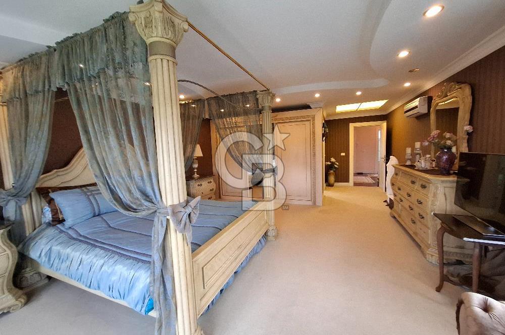 BÜYÜKÇEKMECE TEPEKENT'TE SATILIK 7+2 MÜSTAKİL HAVUZLU VİLLA