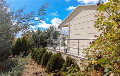 MEMLİK' DE 1300m2 İÇİNDE EŞYALI 1+1 EV BULUNAN SATILIK TARLA