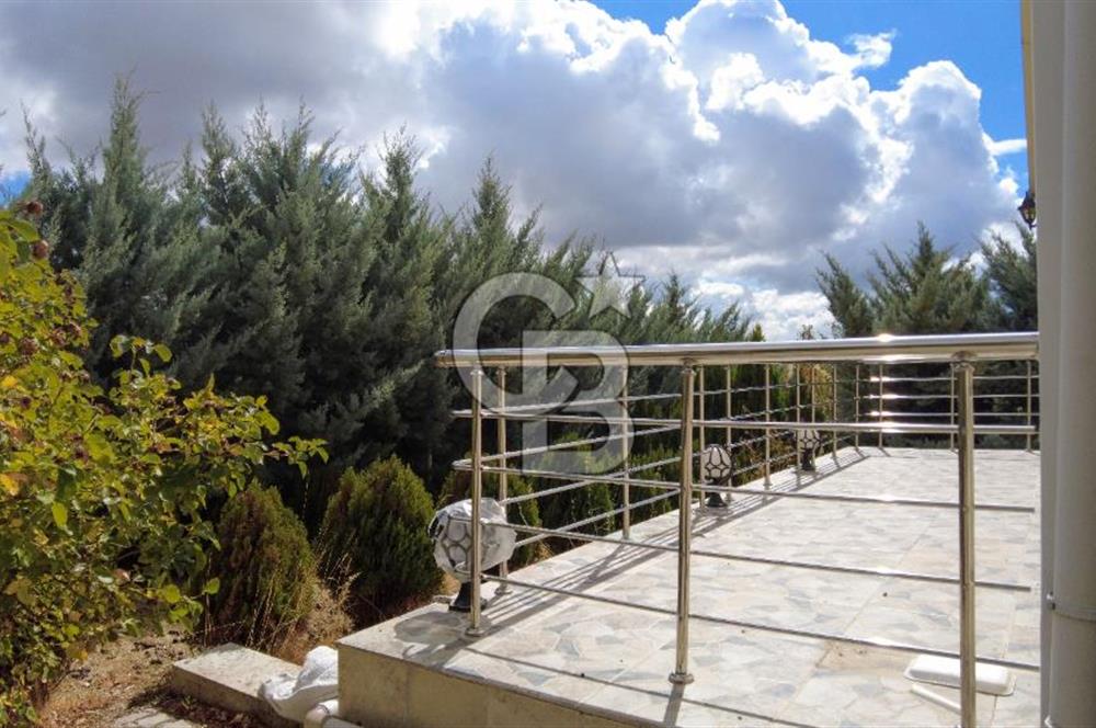 MEMLİK' DE 1300m2 İÇİNDE EŞYALI 1+1 EV BULUNAN SATILIK TARLA