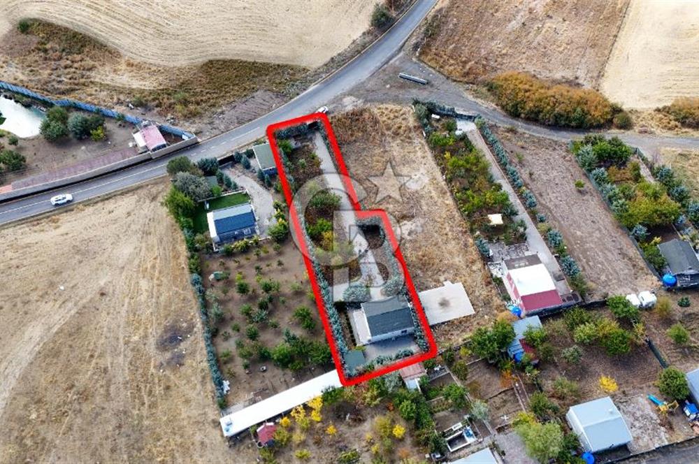 MEMLİK' DE 1300m2 İÇİNDE EŞYALI 1+1 EV BULUNAN SATILIK TARLA