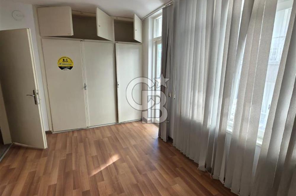 IŞIKLAR CADDE ÜZERİ KİRALIK GENİŞ 2+1