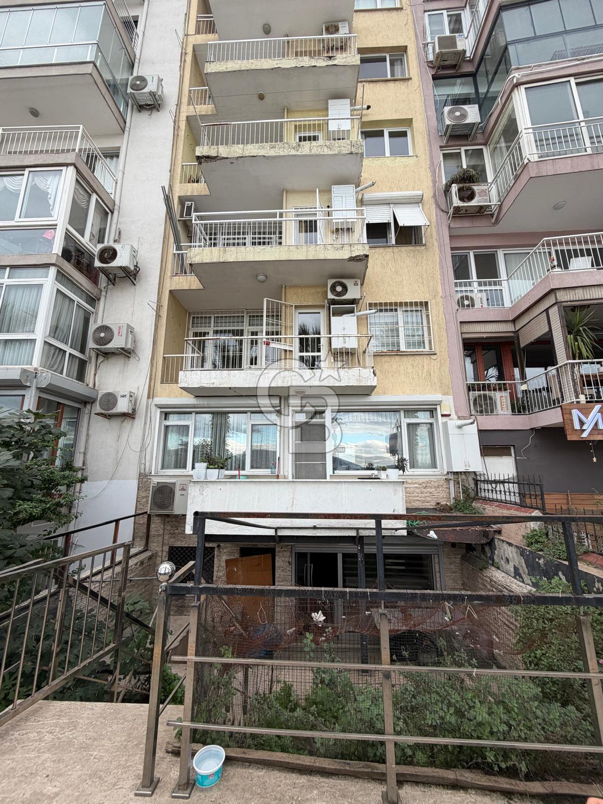 İzmir 2. Karantina Bölgesinde Satılık Ana Cadde Üzeri Dükkan