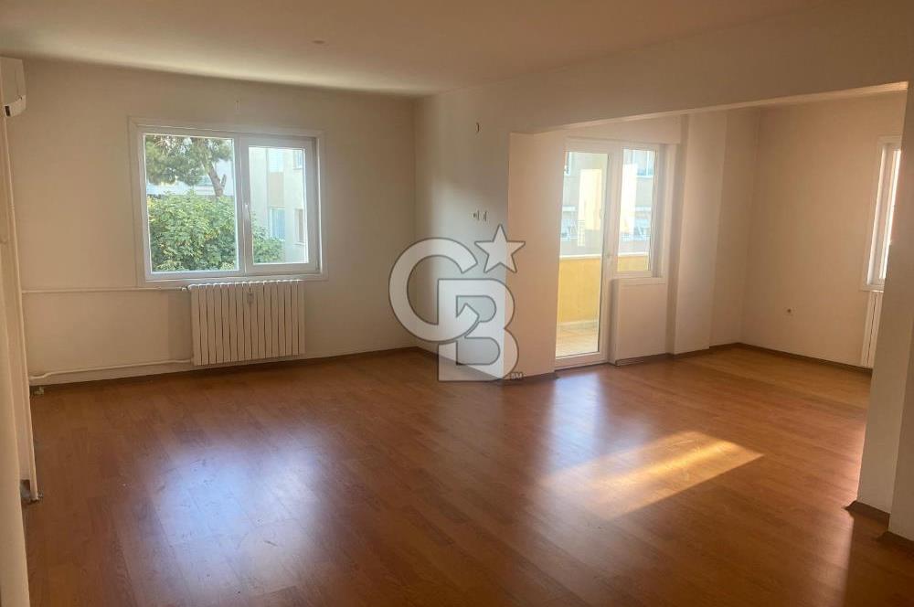 Üsküdar Acıbadem Mahallesi, Şehit Fethi Sokak'da Geniş 2+1